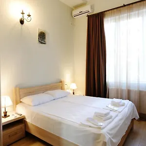 https://tuntis-apartments.alltbilisihotels.com